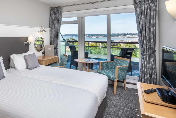 sea-view-balcony-room-hotel-cristina-jersey